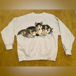 Vintage Cozy Gray Sweatshirt with baby wolf Puppies Print graphic